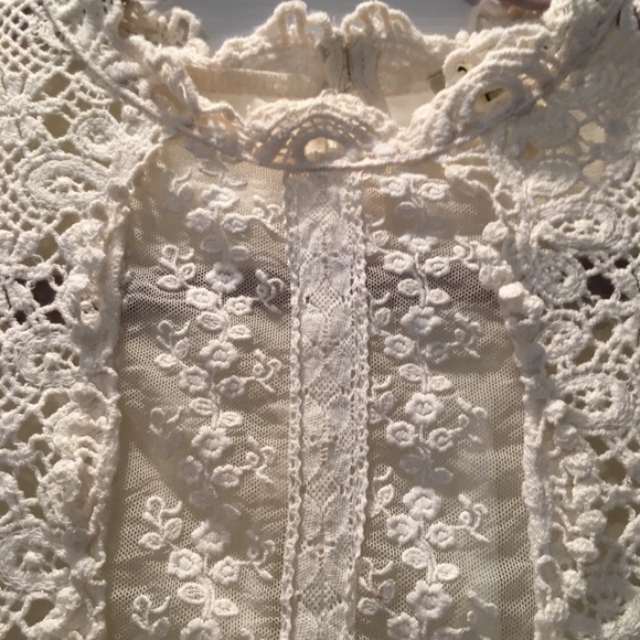 Lace cream top - Picture 2 of 5